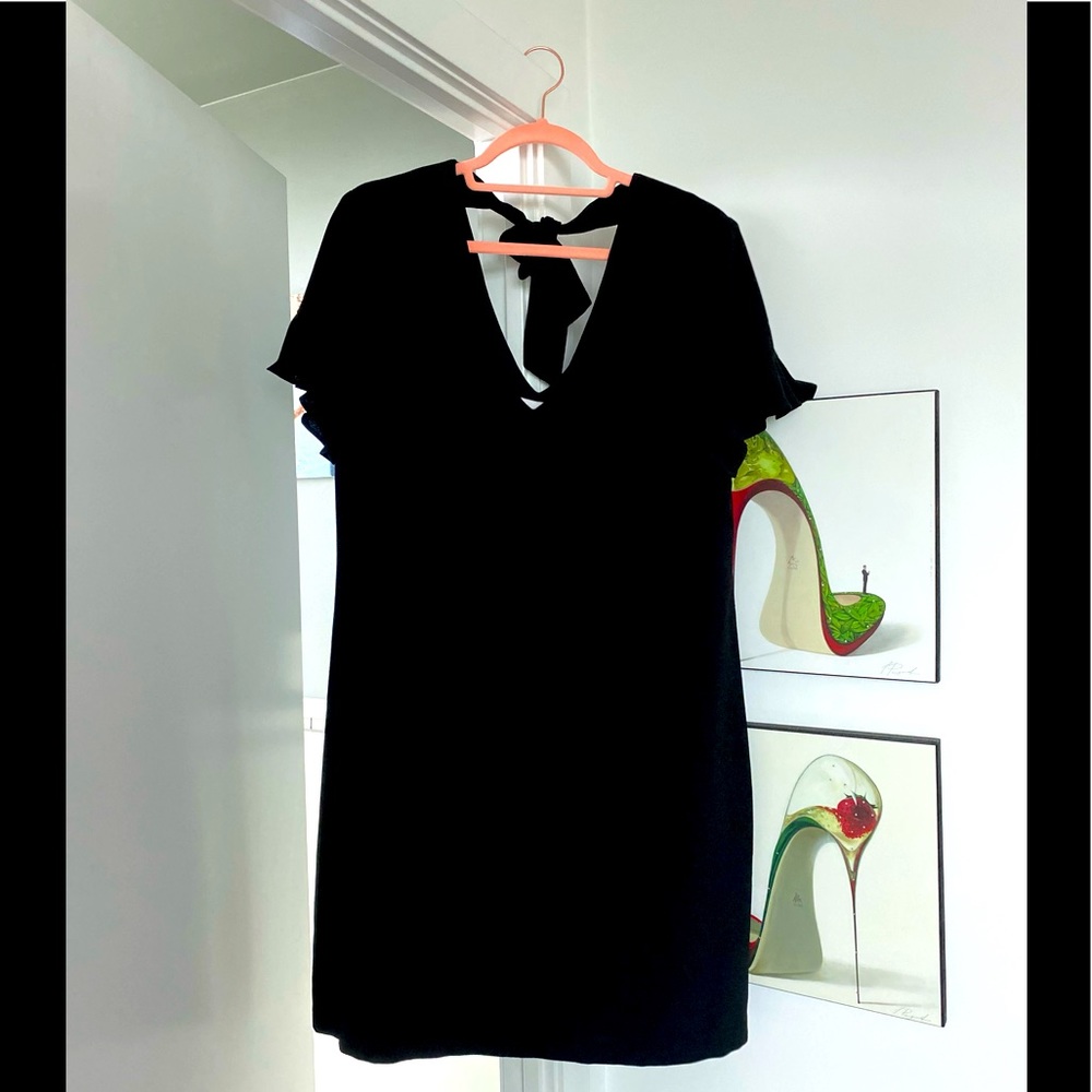 Women's Black V-Neck Short Sleeve Dress